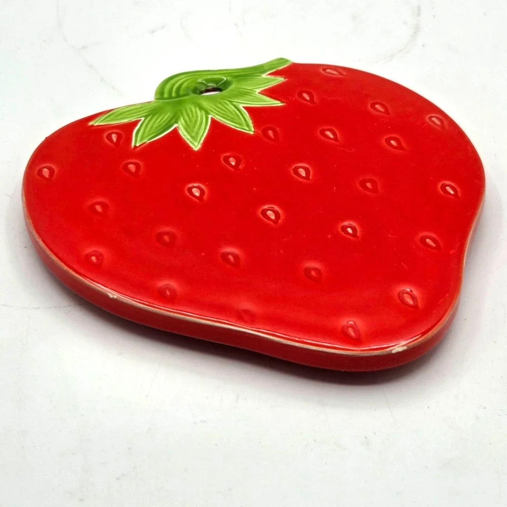 Vintage Ceramic Pier 1 Strawberry Fruit Wall Hanging Trivet 6 x 6